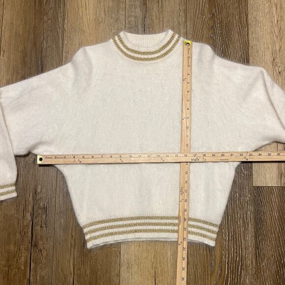 VTG Rafaella White Gold Trim Angora Wool Fuzzy Sweater M Luxury Classic Timeless - Picture 6 of 6